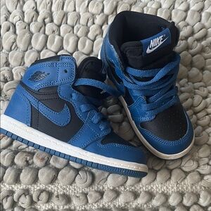 Jordan 1 Retro High OG TD 'Dark 
Marina.